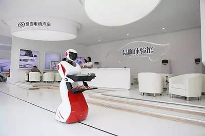 極具智能別具一格 初探易咖電動(dòng)汽車(chē)體驗(yàn)館的智能機(jī)器人銷(xiāo)售新體驗(yàn)