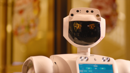 新東智“機器人餐廳”火爆預約的背后 智能機器人研發引領餐飲新潮流